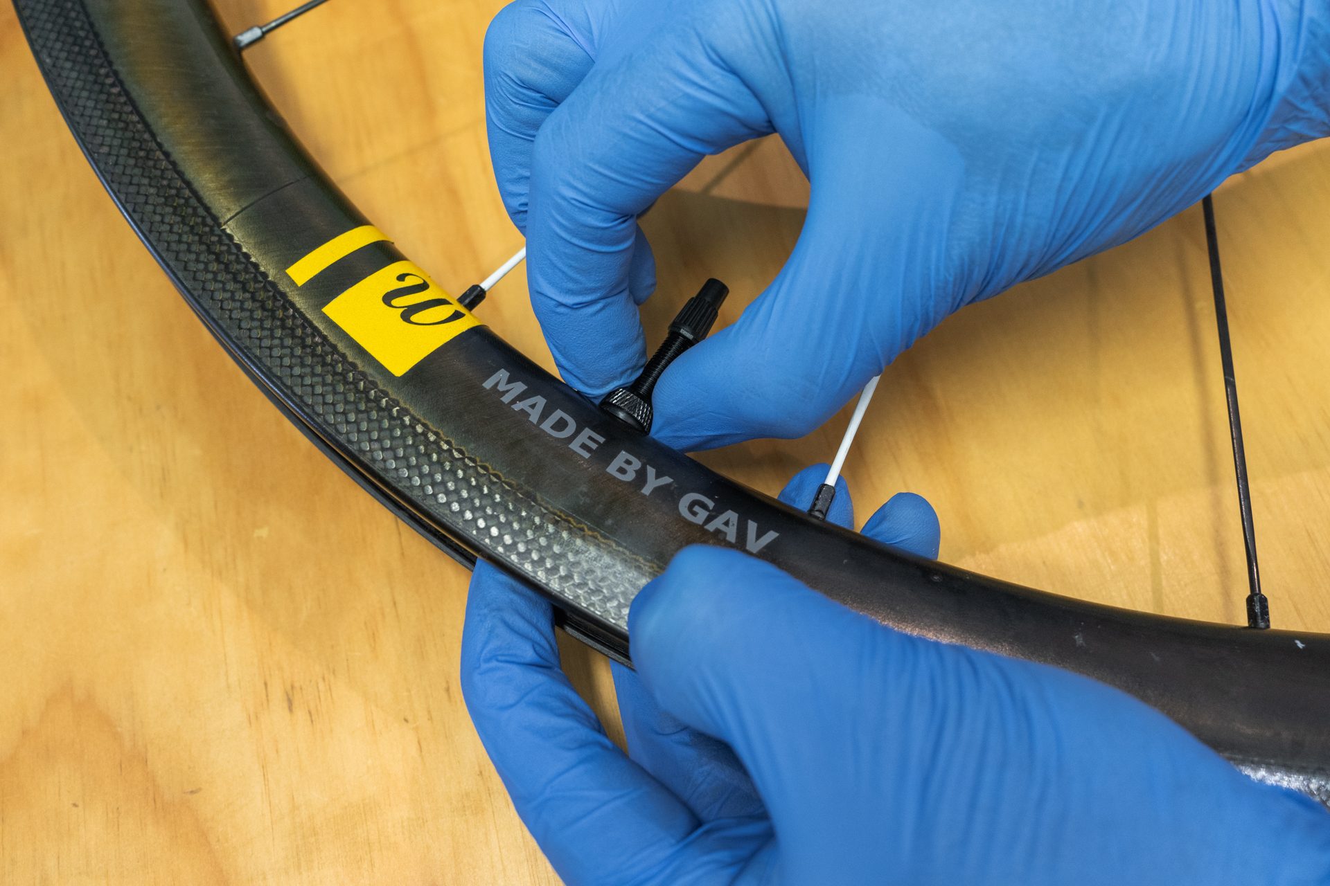 setting up tubeless road tires